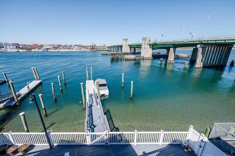 Dock