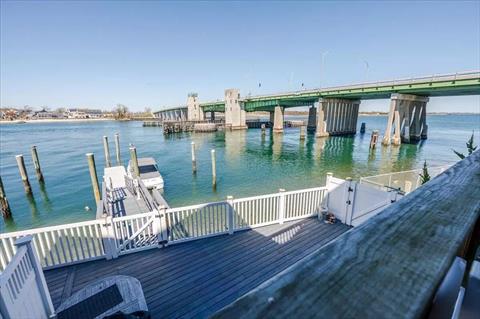 Dock