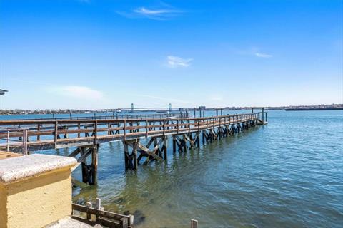 Dock