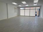 Located on the ground floor of a modern mixed-us brick building near the busy 162nd street business district in Flushing. This 900 sq ft space features 12-foot ceilings and is ideal for a variety of professional offices uses. The unit includes a wheelchair accessible bathroom, and building offers shared driveway parking. The tenant pays all utilities except water. Landlord pays property tax. Conveniently accessible by public transit and major highway.