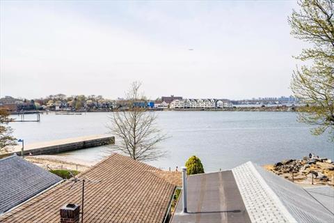 Dock
