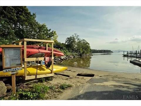 Dock