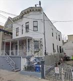 Great Investment opportunity! 4 bedrooms top floor, 3 bedrooms mid floor, 2 bedrooms walk out