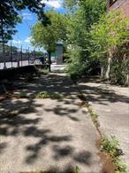 R4 building lot. One exit to the midtown tunnel from LIE, close to trains and busses for short ride into manhattan. Wont last. Location, location, location. This building lot is located on the corner of Queens midtown expressway and 39th street. Borough 4, Block 210, lot 1.