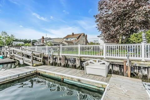 Dock