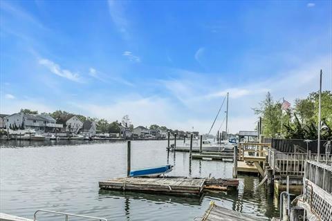 Dock