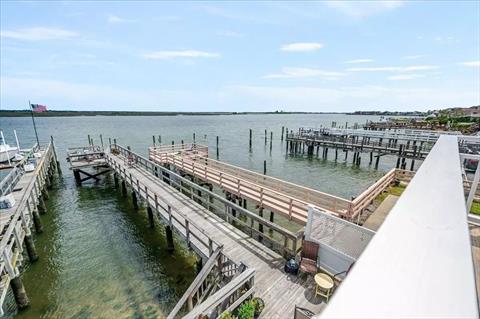 Dock