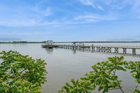 Dock