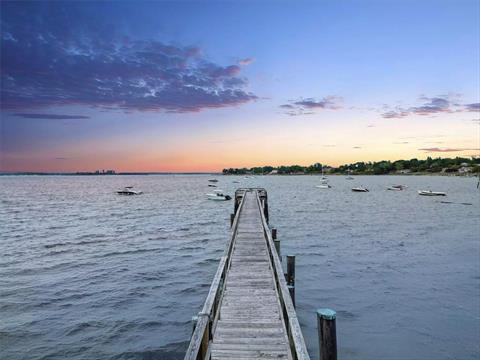 Dock
