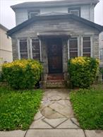 A lovely single family colonial on a lovely block in the sort out Saint Albans, Queen, NY. The home is in need of some cosmetic, TLC however all major appliances are in absolute tip top working condition.