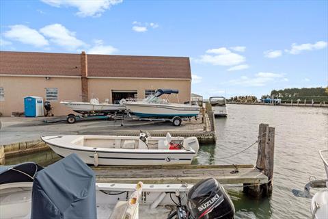 Dock