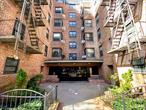 Excellent move-in 1 Bedroom, Great sunlight, Maintenance included all utilities,  Well kept building. Close to shops, restaurants, busses, schools and parks.