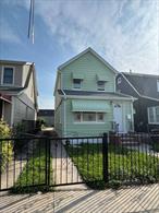 2 family house in a nice neighborhood facing to Baisley Park. Easy transportations through Merrick Blvd to Jamaica center. Close to super market, places of worships, Mosque, schools and Home Depot.