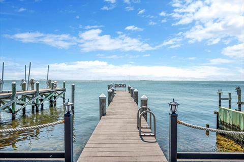 Dock