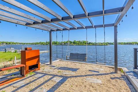 Dock