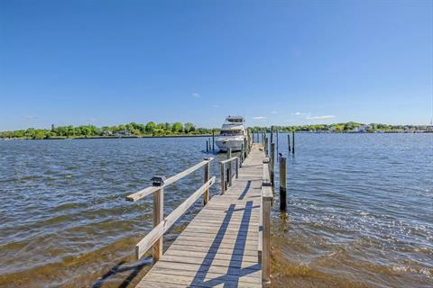 Dock