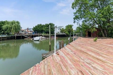 Dock
