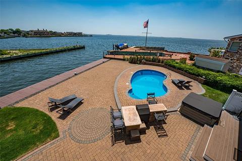 Dock