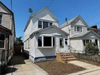 Detached home located in the heart of Queens. Wonderful Investment Opportunity. Conveniently located. Turn this home into your dream home with endless options for customization!
