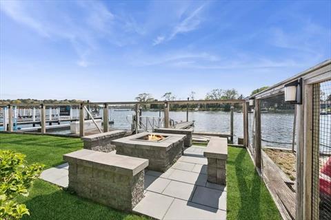 Dock
