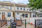 Spacious and versatile property featuring 5 bedrooms, bright living areas, and a full basement. Perfect for investment or extended family use. Located near schools, shops, and transportation.