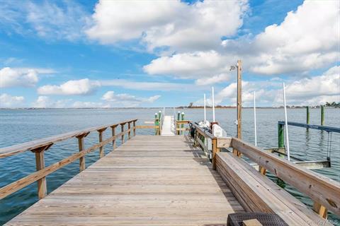 Dock