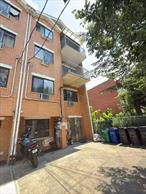 New House Build 2005. Elmhurst good location just few minutes walk from Queens mall and within walking distance of the subway1FL 2bedrooms 1Bath room2FL 3bedrooms 2Bath room3FL 3bedrooms 2Bath room4FL 3bedrooms 2Bath room