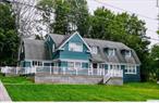 Beautiful 6 bedroom 6 bathroom centrally located house. Walking distance to places of worship, shopping and restaurants. Rare find for a house this size, perfect for large families and hosting guests.
