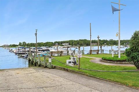 Dock