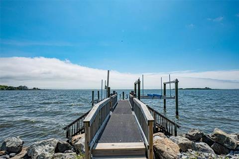 Dock