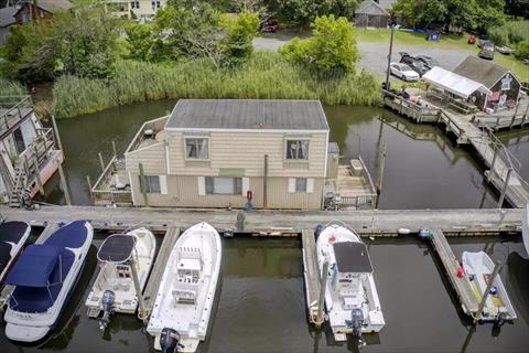 Dock