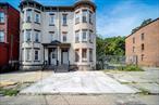 Historic Newburgh.... Totally renovated 3 Bedroom 1 Bath apartment in the heart of Newburgh. Walking distance to all the cafes, George Washington Headquarters and all the art galleries.... A must see!!! Beautifully renovated