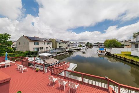 Dock