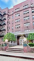 A rare find, a move-in ready, big one-bedroom apartment with a huge living room and full bathroom is on sale now. This apartment is for you if you like to design and enjoy your own garden. An 8&rsquo;7 high ceiling makes your living even more comfortable. Don&rsquo;t miss out on this gorgeous deal! Minutes away to most shopping and restaurants, Hillside avenue F train subway & multiple bus stops.