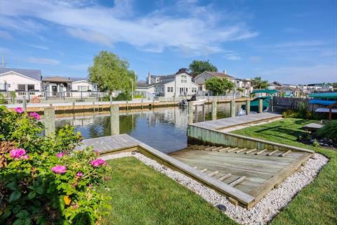 Dock