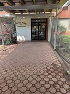 Bright 1 bedroom, 1 bathroom apartment in the heart of Kew Gardens. Located close to nearby transportation, houses of worship, shopping, restaurants, and much more. 15 minutes to Manhattan.