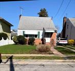 Nice Cape, good appearance. Convenient to main thoroughfare. Located in quiet area. Close to transportation schools and shops