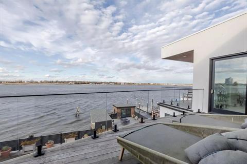 Dock