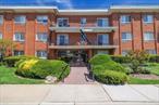 BEAUTIFULLY RENOVATED I BEDROOM APT IN LOVELY BLDG IN ROCKVILLE CENTRE WITH TERRACE