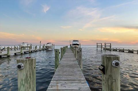 Dock