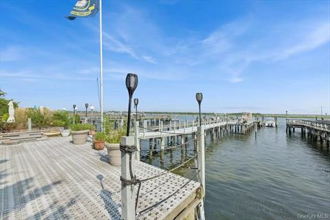 Dock