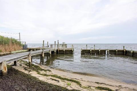 Dock