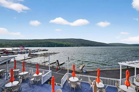 Dock