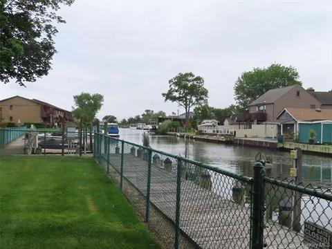 Dock