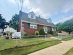 One bedroom unit, near LIRR, public transport, shopping and park.
