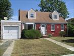 Cape with 6 rooms 4 beds and 2 bath located in Lindenhurst with Copiague schools. Close to shopping, transportation and major roadways