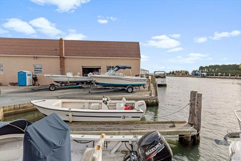 Dock