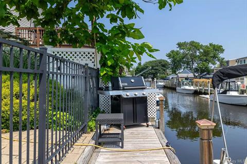 Dock