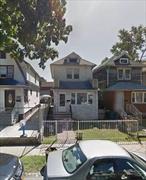 Beautiful 3 bed, 3 bath single family house in the heart of Jamaica. Located near school, public transport, shops, restaurants and other community amenities.