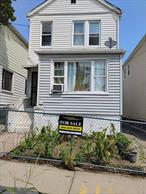 Fully detached single-family home in the heart of Castle Hill, excellent condition, privet parking, huge yard, full finished Bsmt, , updated with solar panels new boiler, and much more, must see it..... call Sandra Ozoria for a viewing